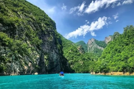 Speedboat to Shala River